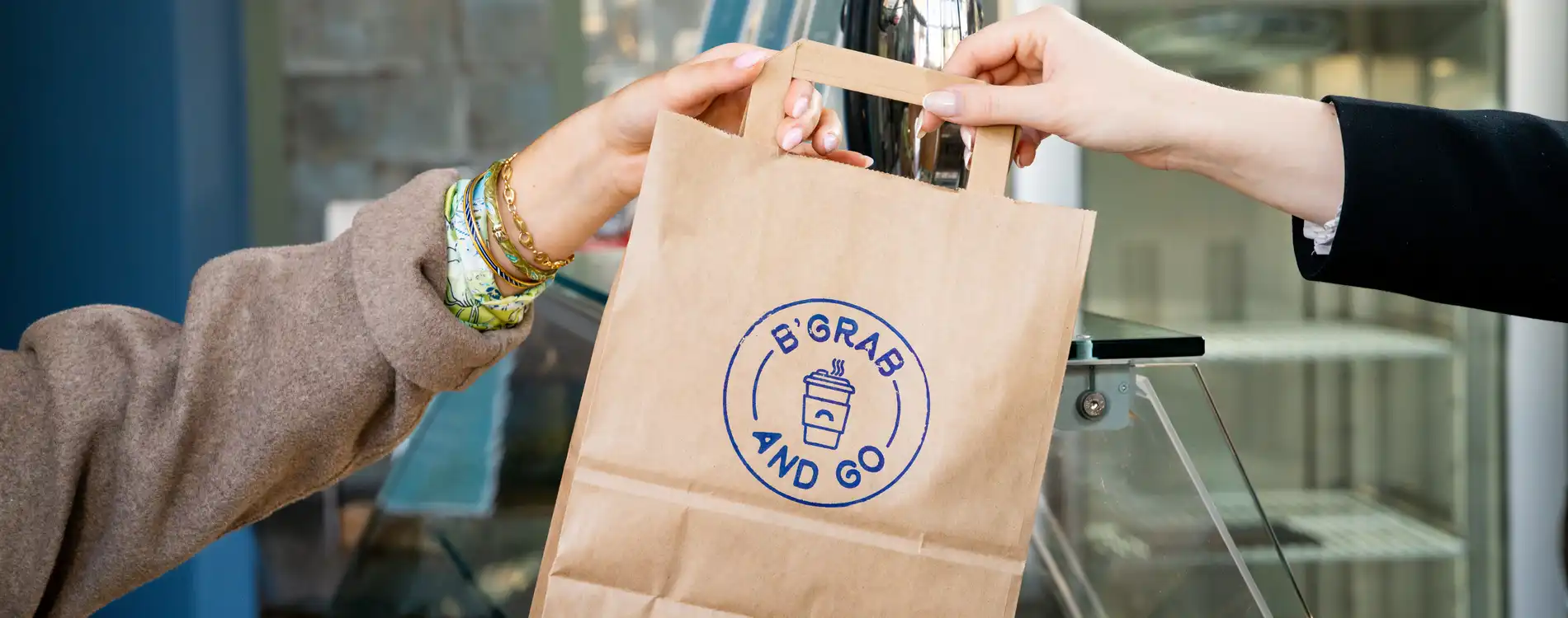Echange d'un sac au logo du B'Grab and Go 